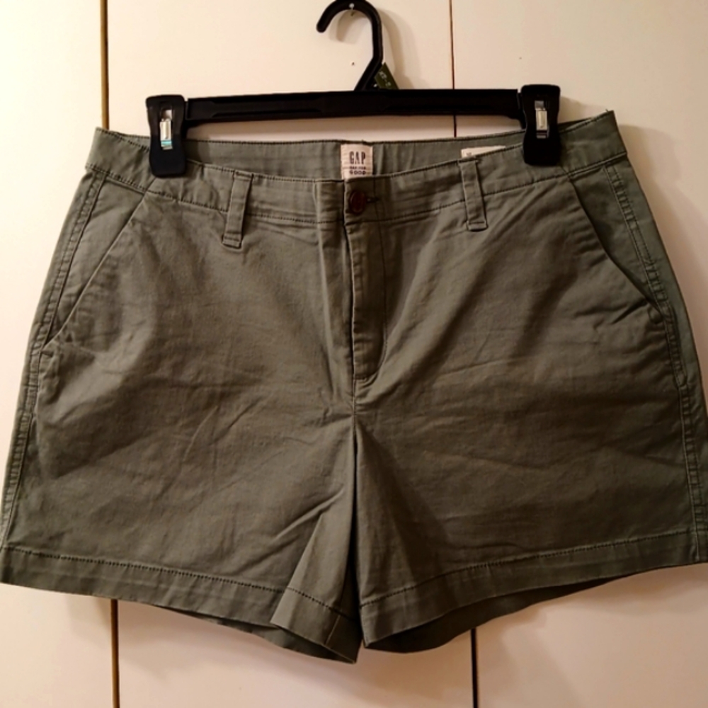 GAP Green Cargo Shorts with Casual Style